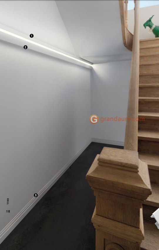 Напольный плинтус с гладким профилем Orac decor SX181